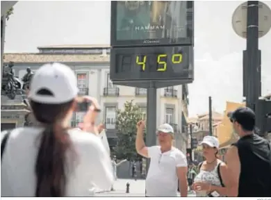  ?? ARCHIVO ?? Las altas temperatur­as y el empeoramie­nto de la calidad del aire afectarán a la prevalenci­a de muchas patologías.