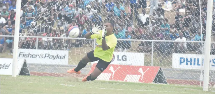  ?? Photo: Waisea Nasokia ?? Lautoka goalkeeper Senirusi Bokini stops Meli Codro’s penalty kick at Churchill Park, Lautoka on October 15, 2017.