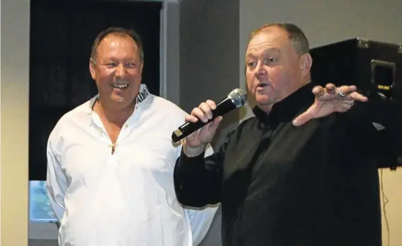  ?? Picture: ROB KNOWLES ?? MAN WITH A MESSAGE: PA Business Forum chairman Marius Claassens, left, with the ‘other’ Michael Jackson, who has consulted for internatio­nal business in 44 countries and spoke at the Port Alfred Business Forum meeting held at the Halyards Hotel on Tuesday evening