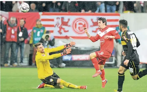  ?? FOTO: FALK JANNING ?? Benito Raman trifft gegen den VfB Stuttgart zum 3:0-Endstand – natürlich nach einer Einwechslu­ng, diesmal in der 76. Minute.