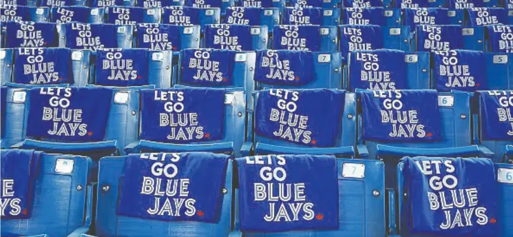  ?? Tom Szczerbows ki / Gett y Imag es ?? Towels are placed on seats before the Toronto Blue Jays’ Opening Day game in 2018 against the New York Yankees at Rogers Centre.