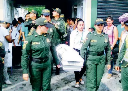  ?? FOTO COLPRENSA. ?? Ayer fue sepultada la niña Sara Yolima Salazar, de tres años, quien murió luego de ser abusada sexualment­e. El ICBF ha recibido este año 2.500 denuncias de abuso sexual.