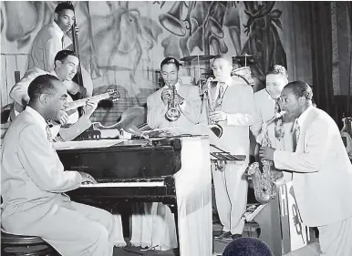  ?? FILE ?? Louis Jordan (right) and The Tympany Five in performanc­e.