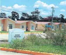  ??  ?? El campamento fue construido durante 2011 y 2012, cuando el presidente de la República era Porfirio Lobo Sosa y el gerente de la ENEE era Roberto Martínez Lozano.