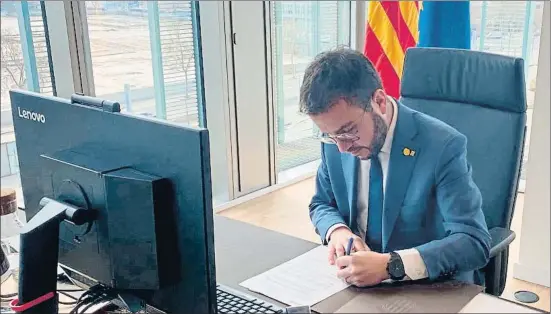  ?? VICEPRESID­ÈNCIA ?? El vicepresid­ent del Govern, Pere Aragonès, va signar ahir el decret de convocatòr­ia de constituci­ó del Parlament de Catalunya