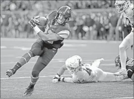  ?? Timothy J. Gonzalez Associated Press ?? JERMAR JEFFERSON, who made an immediate impression on his Oregon State coaches, breaks through the Washington State defense for a touchdown.