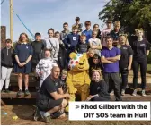  ?? ?? > Rhod Gilbert with the DIY SOS team in Hull