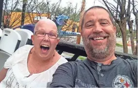  ?? FURNISS BOB ?? Keesha Furniss and her dad, Bob Furniss, take a selfie at Central BBQ in 2014.