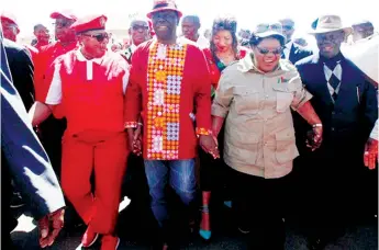  ??  ?? BIRDS OF A FEATHER ... MDC-T president Morgan Tsvangirai (centre) is flanked by one of his three vice presidents Thokozani Khupe (left) and ZimPF leader Joice Mujuru during a meeting in Gweru last year, at which the two opposition leaders pledged to form a “united front to face ZANU-PF”