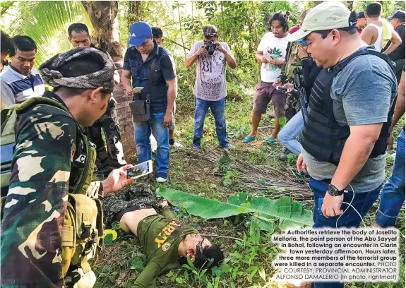  ?? PHOTO COURTESY: PROVINCIAL ADMINISTRA­TOR ALFONSO DAMALERIO (In photo, rightmost) ?? Authoritie­s retrieve the body of Joselito Melloria, the point person of the Abu Sayyaf in Bohol, following an encounter in Clarin
town yesterday afternoon. Hours later, three more members of the terrorist group were killed in a separate encounter.