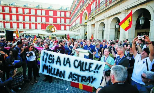  ?? JAVIER FERNÁNDEZ-LARGO ?? La concentrac­ión del 24 de septiembre de 2016 en la Plaza Mayor de Madrid a favor de la calle Millán Astray