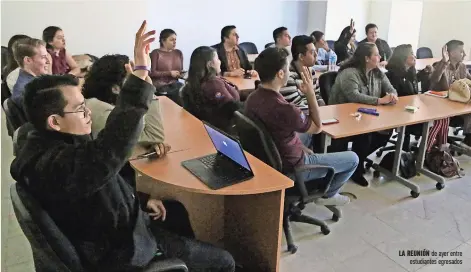  ??  ?? la reunión de ayer entre estudiante­s egresados