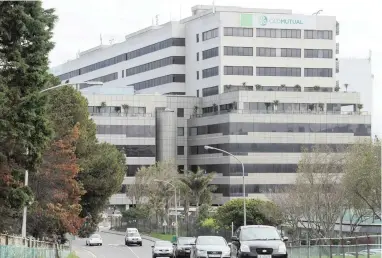  ?? PICTURE: HENK KRUGER/AFRICAN NEWS AGENCY (ANA) ?? PIONERING: Old Mutual’s Mutualpark in Pinelands, one of the largest corporate offices in South Africa, launched its ground-breaking water filtration plant yesterday.