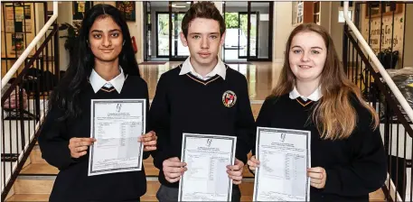  ??  ?? Lubna Azmat (left), who achieved straight As, with Francesco John Canosa and Ava Whelan who earned all As and one B.