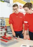  ??  ?? Auch bei Rockwool haben die Azubis ein eigenes Projekt vorgestell­t: Sie haben eine Miniaturwa­schanlage konstruier­t.