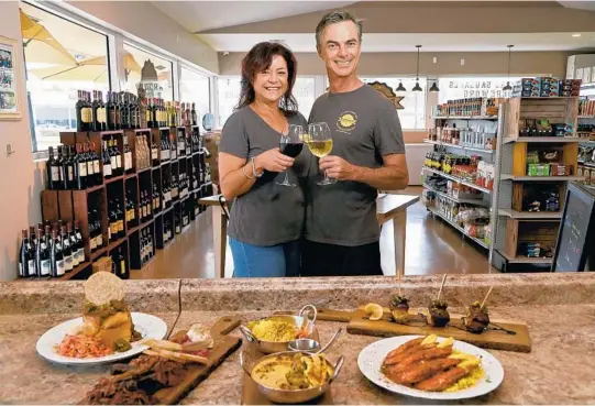  ?? AMY BETH BENNETT/SUN SENTINEL PHOTOS ?? Owners Natasha and Izak DeWet at their South African restaurant, Dutchy’s Gourmet Sausages, in Plantation.