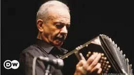  ??  ?? Astor Piazzolla war als Komponist und Bandoneons­pieler ein Meister seines Fachs