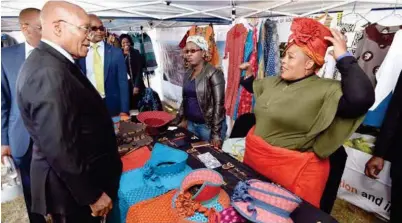  ?? (Photo: GCIS) ?? President Jacob Zuma chats with entreprene­urs who have set up shop at the new Maluti-A-Phofung Special Economic Zone outside Harrismith in the Free State