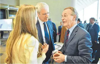  ??  ?? Polit-Routiniers: SPD-Politiker Franz Münteferin­g (rechts) mit Serbiens Ex-Präsident Boris Tadic.