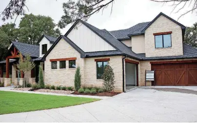  ?? [PHOTOS BY DOUG HOKE, THE OKLAHOMAN] ?? Gibbs &amp; Hancock Luxury Estates built this 4,041-square-foot home at 14909 Cascade Drive for the Street of Dreams. The home tour is on one street in The Falls, northeast of NE 150 and Post Road.