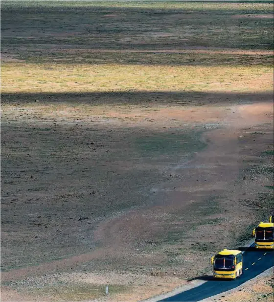  ??  ?? From June 10 to 18, 2018, residents in Rungma Township, Nyima County, Nagqu City moved 1,000 kilometers away to Lhasa for an ecological relocation program. Rungma Township was the first demonstrat­ion area for ecological relocation in high-altitude regions. This photo shows a caravan of vehicles taking the residents of Rungma Township to Lhasa on June 18, 2018. by Jogod