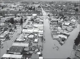  ?? ?? THE NORTH Monterey County town of Pajaro, just across the Pajaro River from Watsonvill­e, is submerged after the river levee failed. The levee was built in 1949.