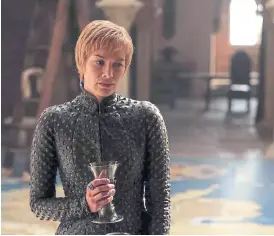  ?? hbo ?? Headey como Cersei, copa de vino en mano y su reino detrás