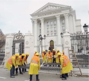  ??  ?? Workers dismantle ornate metal railings protecting the government building complex in Skopje, the capital of the Former Yugoslav Republic of Macedonia (FYROM), under the new administra­tion’s drive to boost openness and reconcilia­tion.