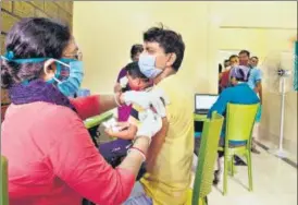  ?? ANI ?? Health worker inoculates dose of Covid-19 vaccine to a worker in Kolkata on Tuesday.