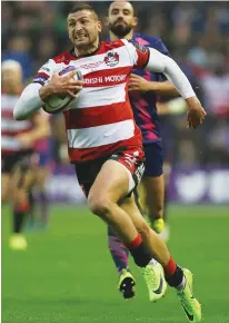  ??  ?? Fast start: Jonny May grabs early try for Gloucester