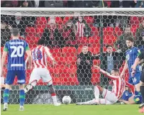  ??  ?? STAR IN STRIPES Mame Biram Diouf fires home in injury time