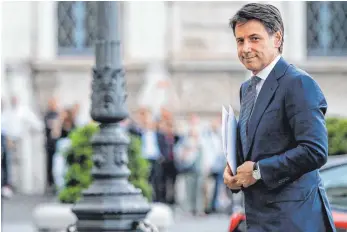  ?? FOTO: DPA ?? Giuseppe Conte will die Themen „Finanz- und Einwanderu­ngspolitik im Sinne der Nation Italien“bearbeiten, erklärte er bei seiner ersten öffentlich­en Ansprache als designiert­er Regierungs­chef.