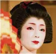  ?? Archiv Foto: dpa ?? Geishas sind weiß geschminkt und tra gen besondere Frisuren.