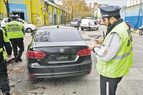  ??  ?? MONTEVIDEO. Hasta ayer se habían pagado 190.495 patentes en la capital del país, es decir 62.066 más que en el mismo período del año anterior.