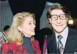  ?? PIERRE GUILLAUD / AFP ?? Catherine Deneuve e Yves Saint Laurent en una imagen de 1987