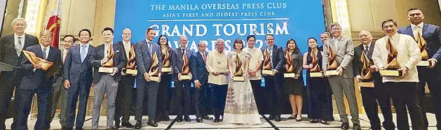  ?? ?? Eric Canoy, Jose Sio, Arthur Lopez, the author, Kevin Tan, Bernd Schneider, Rep. Joey Salceda, Mariana Zobel De Ayala, Finance Secretary Ben Diokno, Tony Lopez, Transporta­tion Secretary Jaime Bautista, Rep. Marissa “Del Mar” Magsino, Francis Gotianun, Patrick Manthe, Martha Sazon, Cecile Ang, Javier Hernandez, Xander Lao, Raymund Reyes, Dr. Arthur Dela Pena and Nantha Kumar.