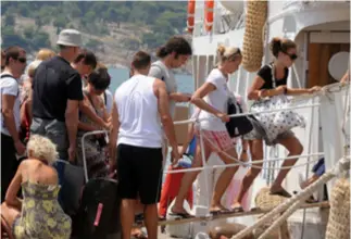  ??  ?? Svaki dan je bitan U želji da što bolje iskoriste odmor, mnogi na put kreću krivim danima, pa stoje u koloni