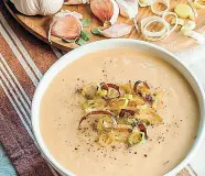  ??  ?? Zuppa Una ricetta tra quelle che Chiara
Canzian regala sui social e sul suo blog ai moltissimi che la seguono
Nella foto una zuppa, tutta con ingredient­i sani e naturali: salute, sapore e benessere