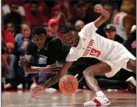  ?? AP/MICHAEL WYKE ?? Cincinnati forward Trevon Scott (left) and Houston guard Dejon Jarreau (13) scramble for the ball in the Cougars’ 65-58 victory over the Bearcats on Sunday.