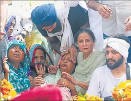  ?? SANJEEV KUMAR/HT ?? People trying to console mother of Sidhu Moose Wala, Charan Kaur, during the singer-politician’s cremation at Moosa village in Mansa on Tuesday.