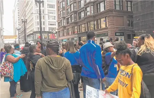  ?? SUZANNE MCBRIDE/SUN-TIMES ?? Dozens of Simeon High School students, alumni, staff and teachers tried to attend a recent Chicago Board of Education meeting but were denied entry. They had not registered in advance. So they stood outside CPS’ downtown headquarte­rs, then left.