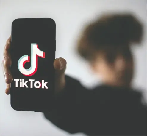  ?? LOIC VENANCE / AFP VIA GETTY IMAGES FILES ?? Ontario school boards are suing the firms behind popular social media apps such as Tiktok for using exploitati­ve business practices and flooding the market with products that are addictive and unsafe, particular­ly to children.