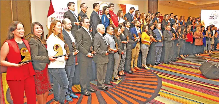  ??  ?? Premios. La UTEC entregó premios a las marcas preferidas por los consumidor­es salvadoreñ­os en diferentes categorías, esto de acuerdo a un estudio con una muestra de 1,200 personas.