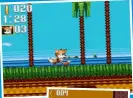  ??  ?? » [Game Gear] Sonic and Tails are the two playable characters, with Knuckles showing up as a boss fight.