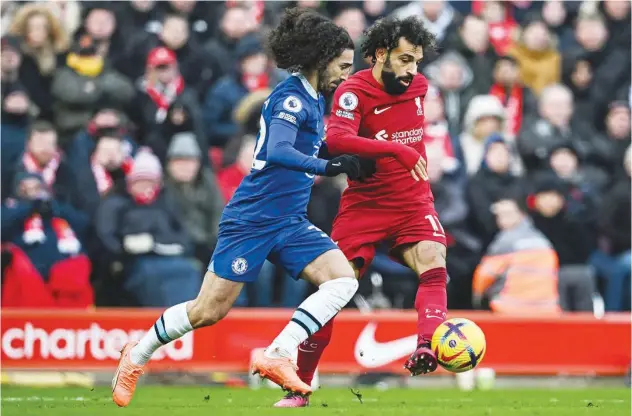  ?? Agence France-presse ?? ↑
Chelsea’s Marc Cucurella (left) fights for the ball with Liverpool’s Mohamed Salah during their English Premier League match on saturday.