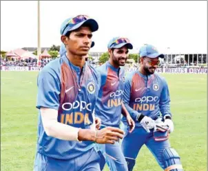  ?? RANDY BROOKS/AFP ?? Navdeep Saini (left), Bhuvneshwa­r Kumar (centre) and Rishabh Pant of India walk off the field during the 1st T20i between India against West Indies at Central Broward Regional Park Stadium in Fort Lauderdale, Florida, on Saturday.