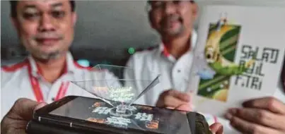  ??  ?? Helmi pada sidang media Kad Ucapan Hologram Raya Pos Malaysia dan Kad Pos Istimewa untuk Kad Ucapan Raya di Ibu Pejabat Pos Malaysia.