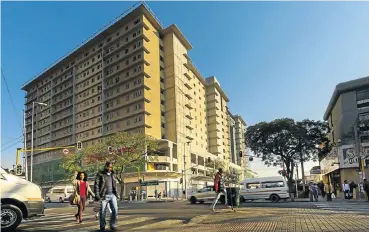  ?? Pictures: Geoff Brown ?? Sharon’s Place, which opened in Tshwane this year, consists of 400 flats and a retail floor, and is Octodec’s largest residentia­l developmen­t.