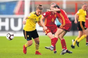  ??  ?? Belgium’s Kerlijn Knapen (L) in action with Spain’s Olga Carmona