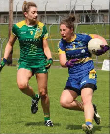  ??  ?? Wicklow’s Jackie Kinch tries to go past Meath’s Máire O’Shaughness­y in Navan on Sunday.